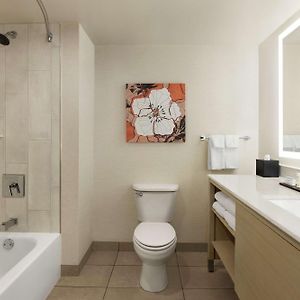 One-Bedroom King Suite Hearing Access or Non-Smoking